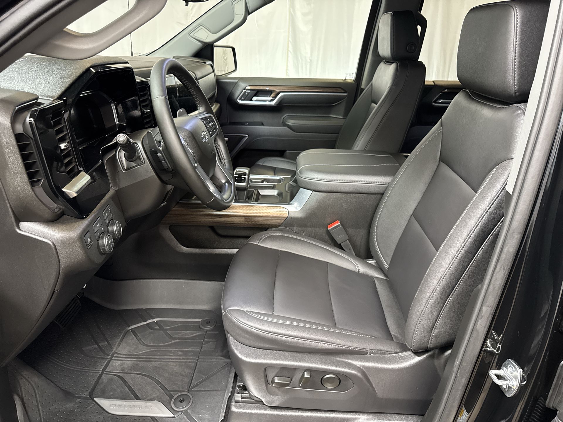 2026 CHEVROLET SILVERADO - Image 10