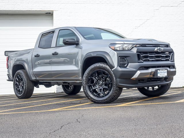 2026 Chevrolet Colorado Trail Boss photo 2