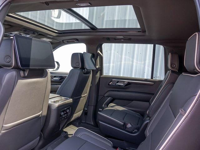 2026 Chevrolet Suburban Premier - Photo 18