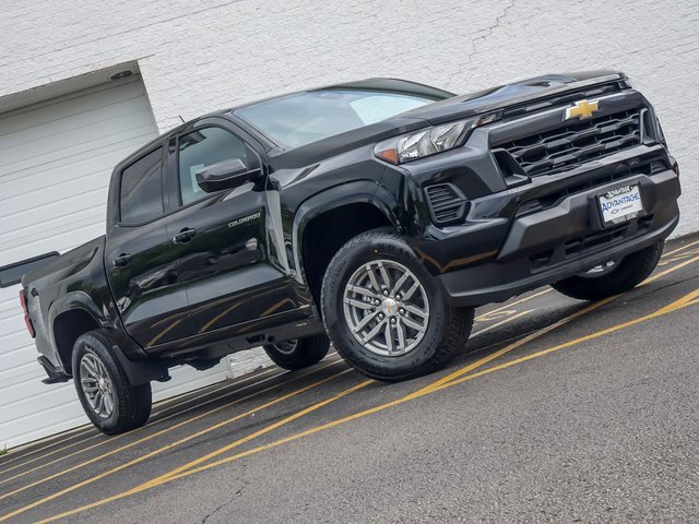 2026 Chevrolet Colorado LT photo 3
