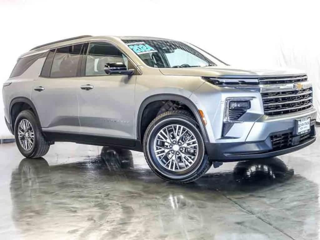 Used 2024 Chevrolet Traverse LT SUV