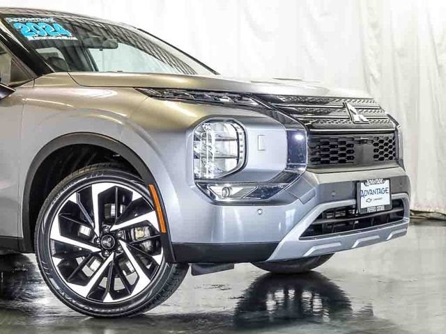 2024 Mitsubishi Outlander SE - Photo 3