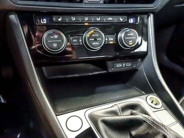 2024 Volkswagen Jetta SE - Photo 23