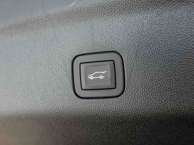 2026 Chevrolet Suburban LT - Photo 10