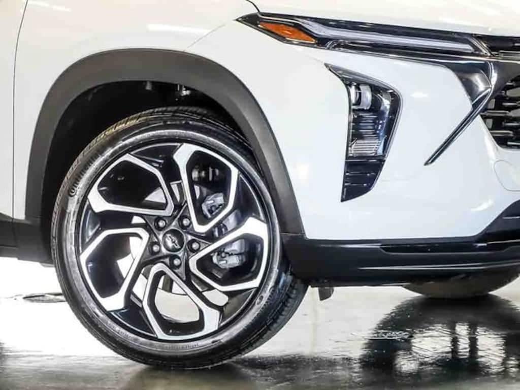 Used 2025 Chevrolet Trax 2RS SUV