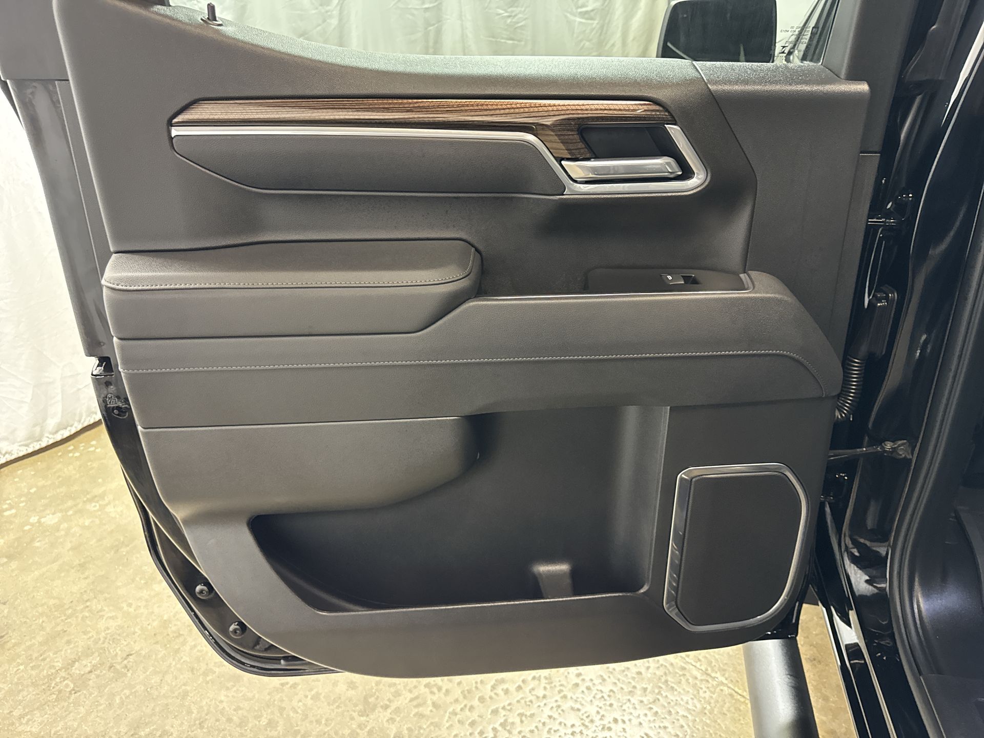 2026 CHEVROLET SILVERADO - Image 24