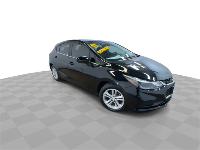 2017 Chevrolet Cruze LT photo 2
