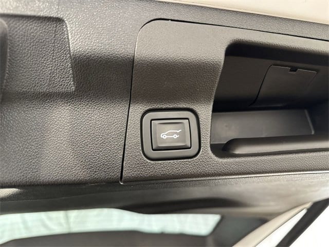 2023 GMC ACADIA - Image 28
