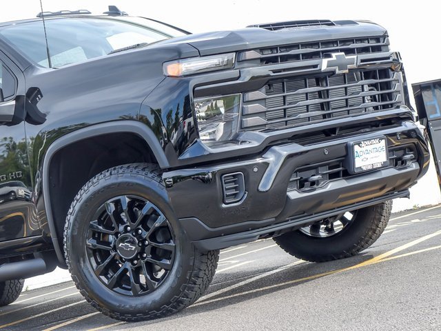 2026 Chevrolet Silverado 2500HD Custom photo 3