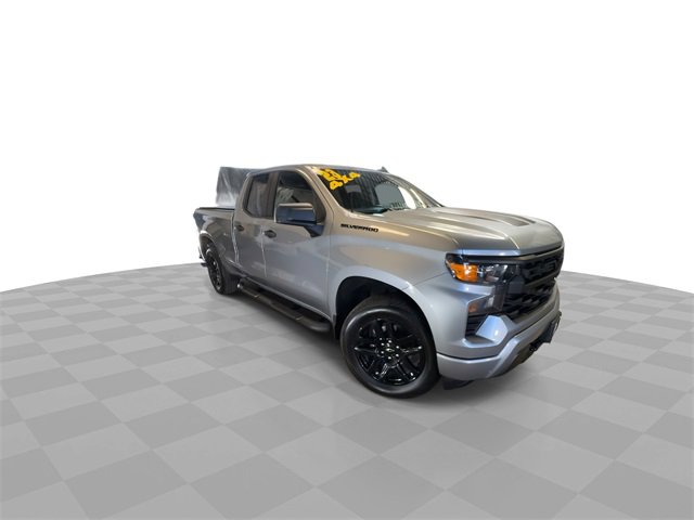 2023 Chevrolet Silverado 1500 Custom photo 2