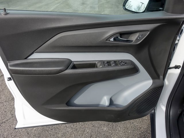 2027 CHEVROLET BOLT - Image 11