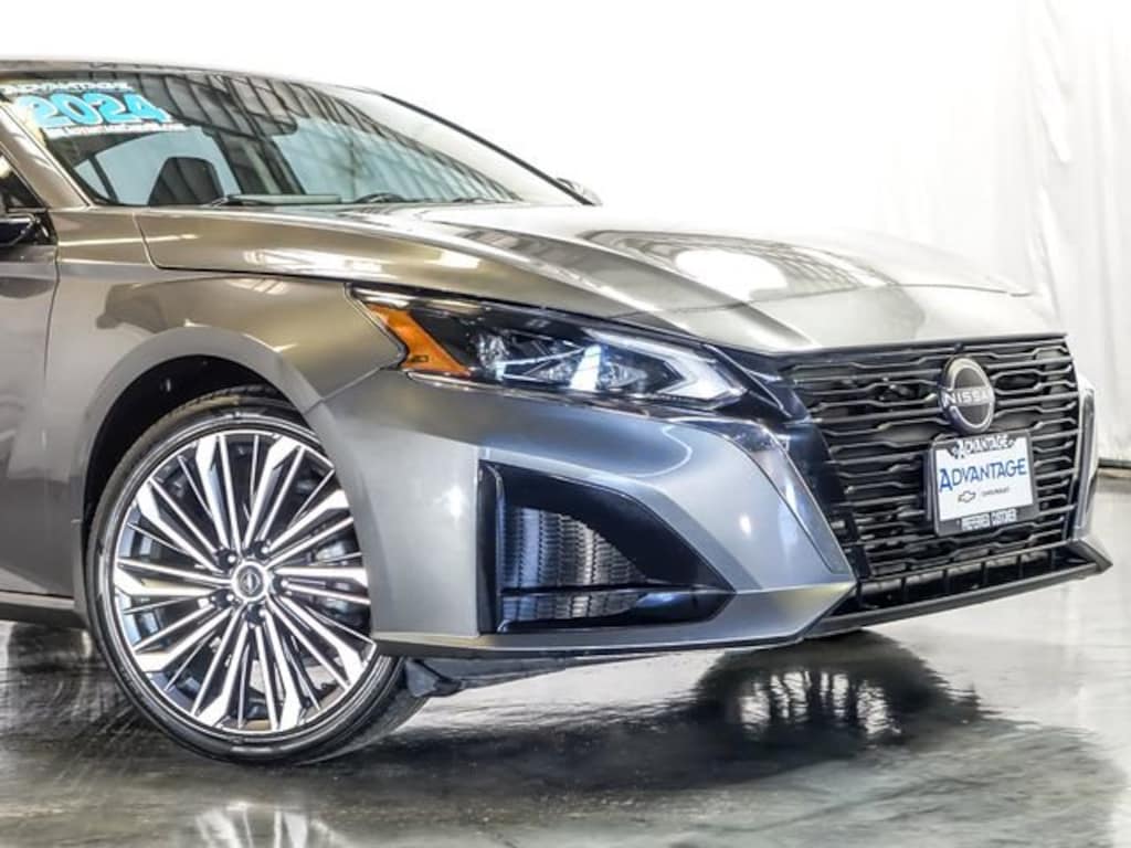 Used 2024 Nissan Altima SL Intelligent AWD Sedan