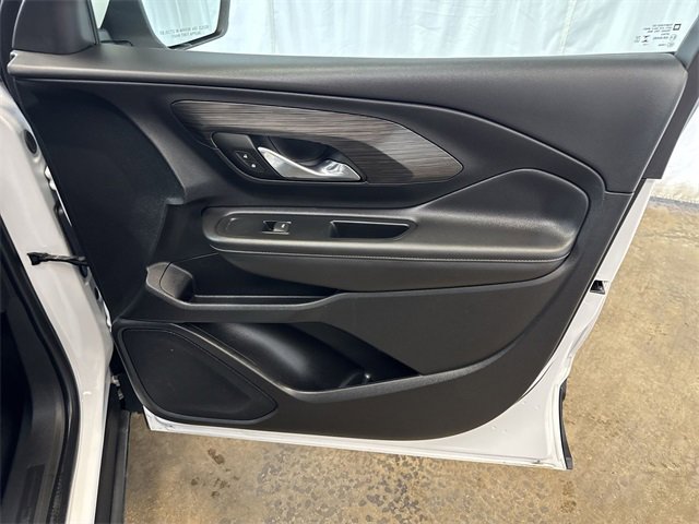 2023 GMC TERRAIN - Image 27