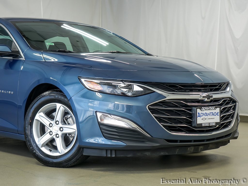 2025 Chevrolet Malibu LS photo 3
