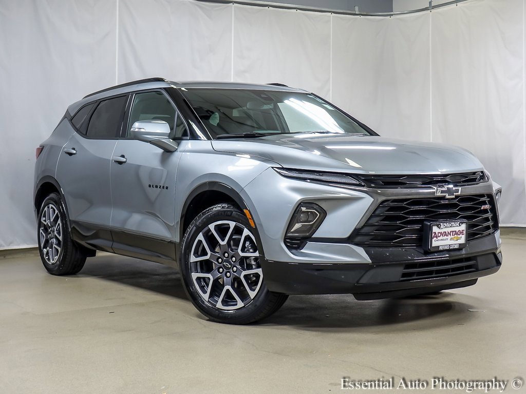 2025 Chevrolet Blazer RS photo 2