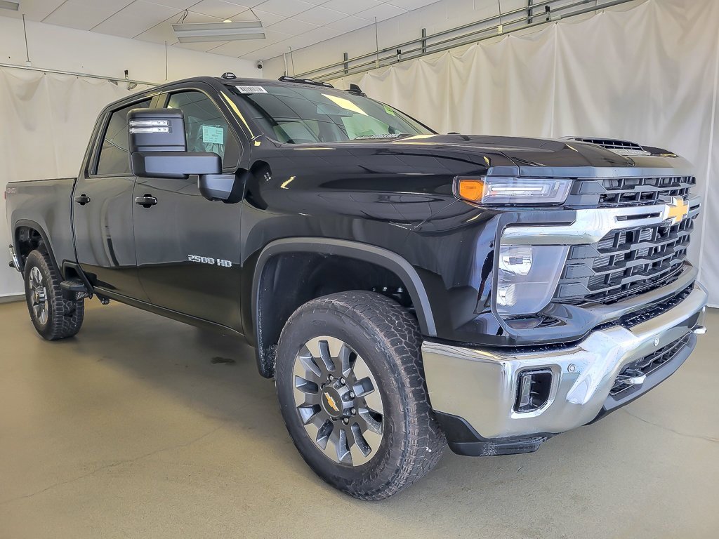2025 Chevrolet Silverado 2500HD LT photo 2