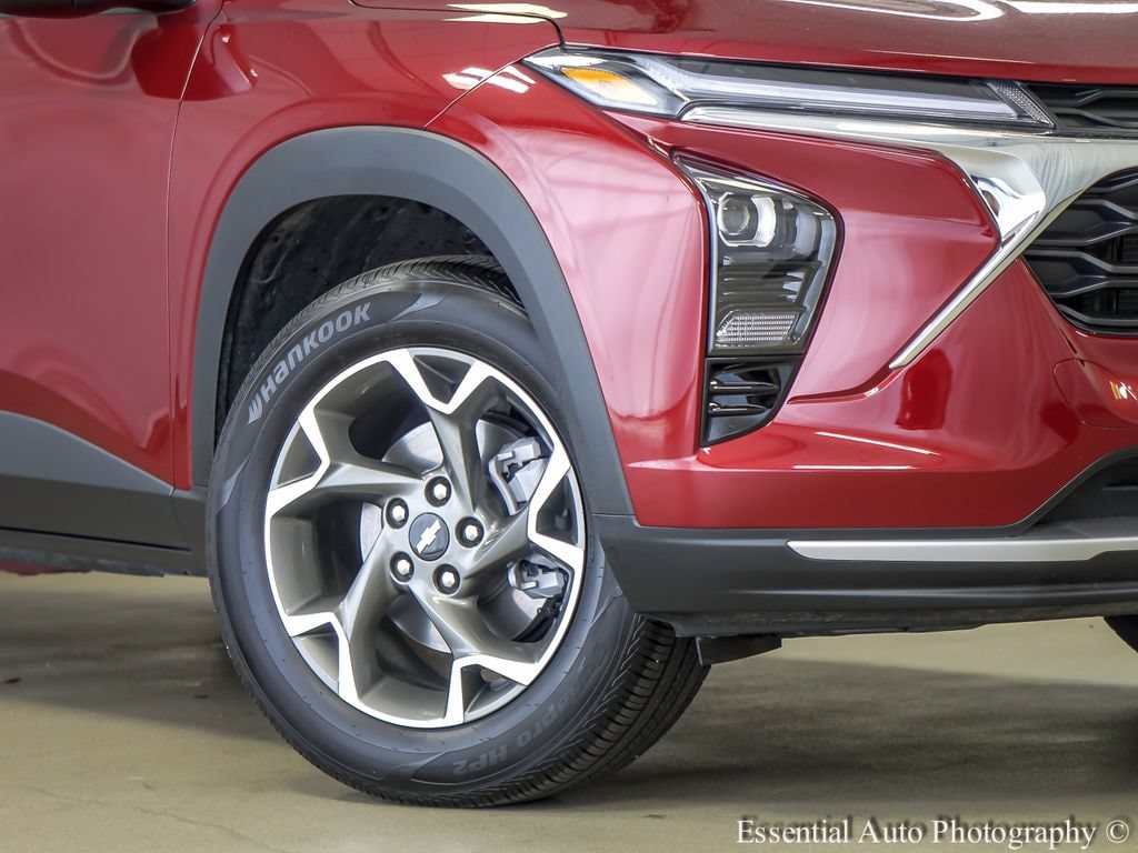 Used 2025 Chevrolet Trax LT SUV