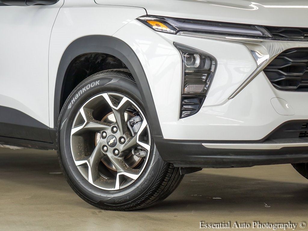 Used 2025 Chevrolet Trax LT SUV