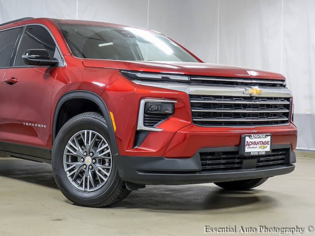 Used 2025 Chevrolet Traverse LT SUV