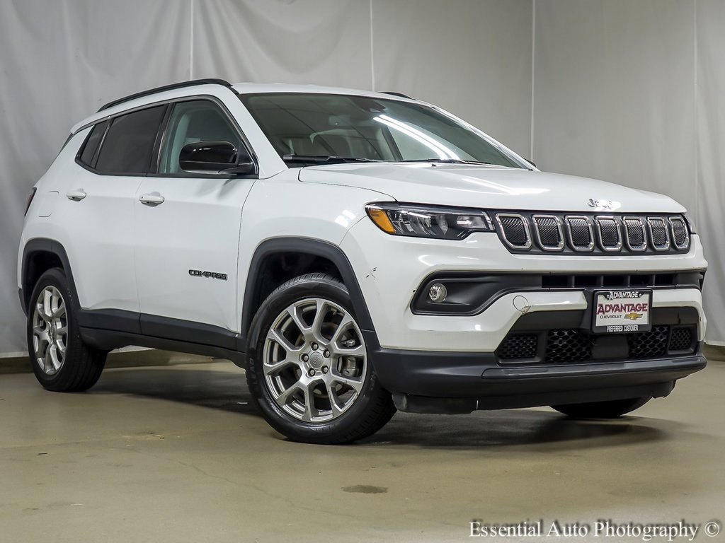 2022 Jeep Compass Latitude Lux photo 2
