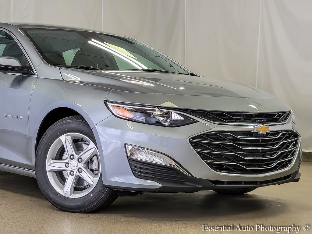 2025 Chevrolet Malibu photo 3
