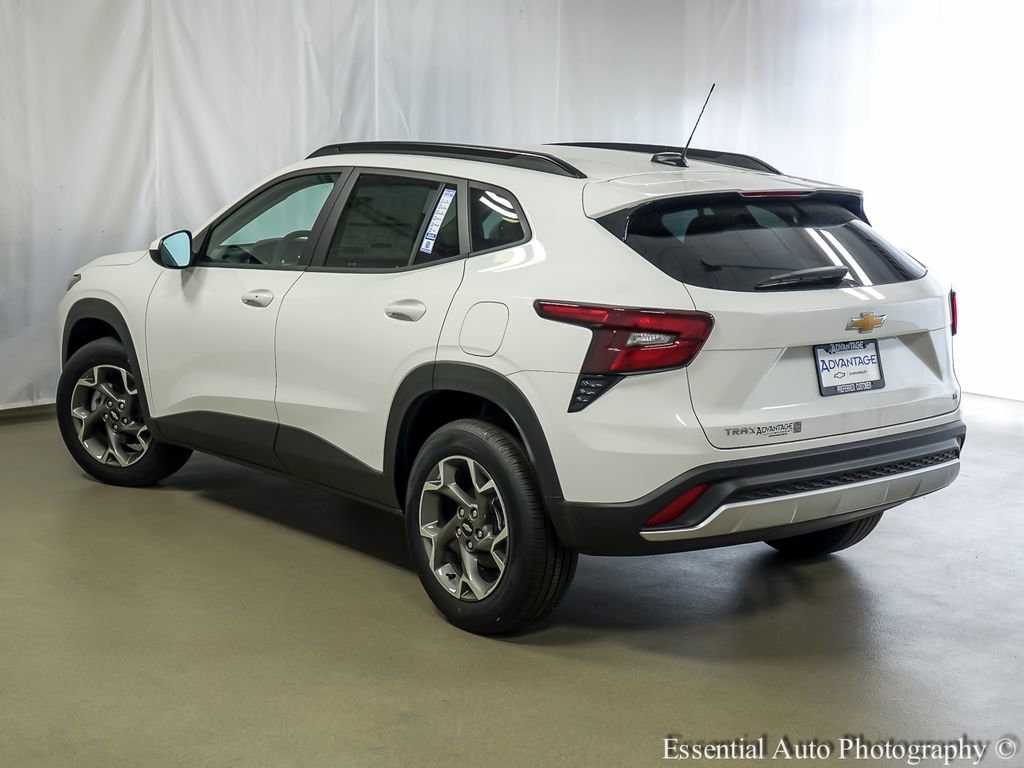 2026 Chevrolet Trax LT - Photo 8