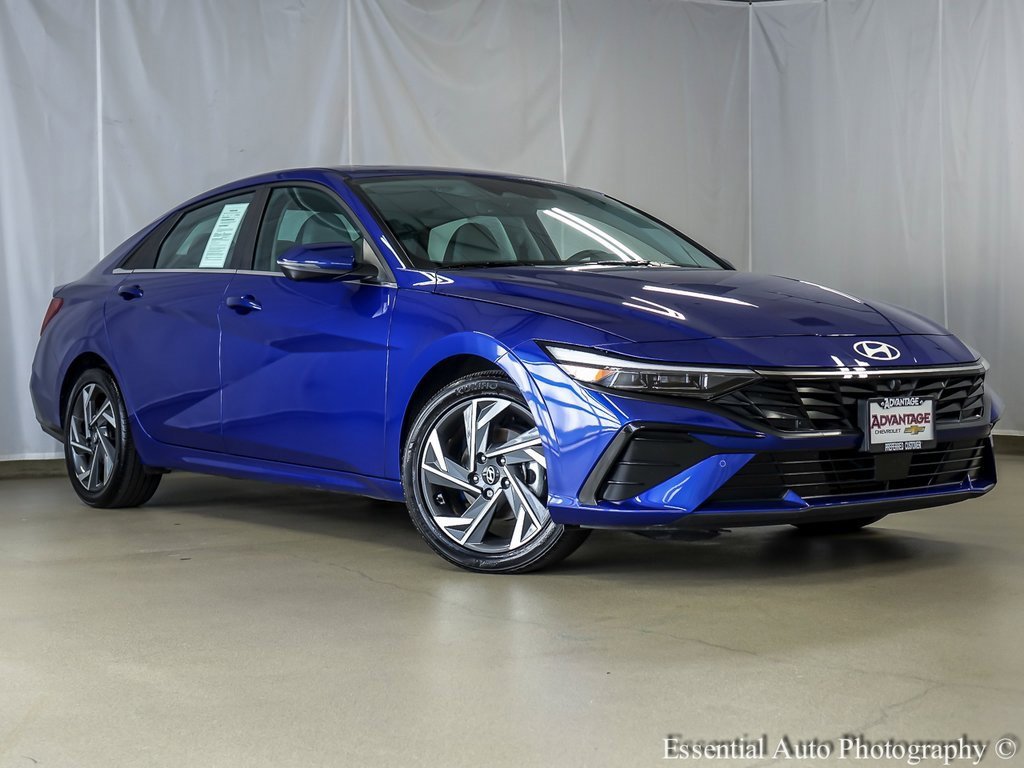 2024 Hyundai Elantra Limited photo 2