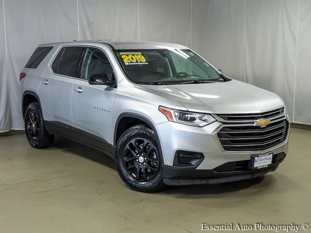 Used 2019 Chevrolet Traverse LS with VIN 1GNEVFKW7KJ215231 for sale in Bridgeview, IL