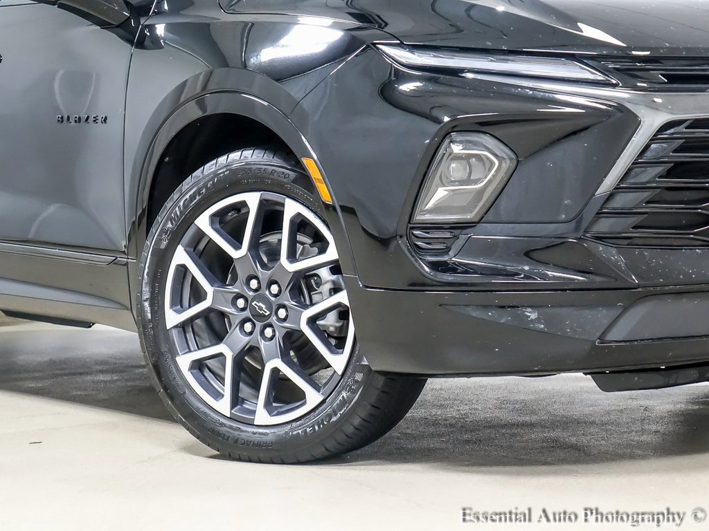 2025 Chevrolet Blazer RS photo 2