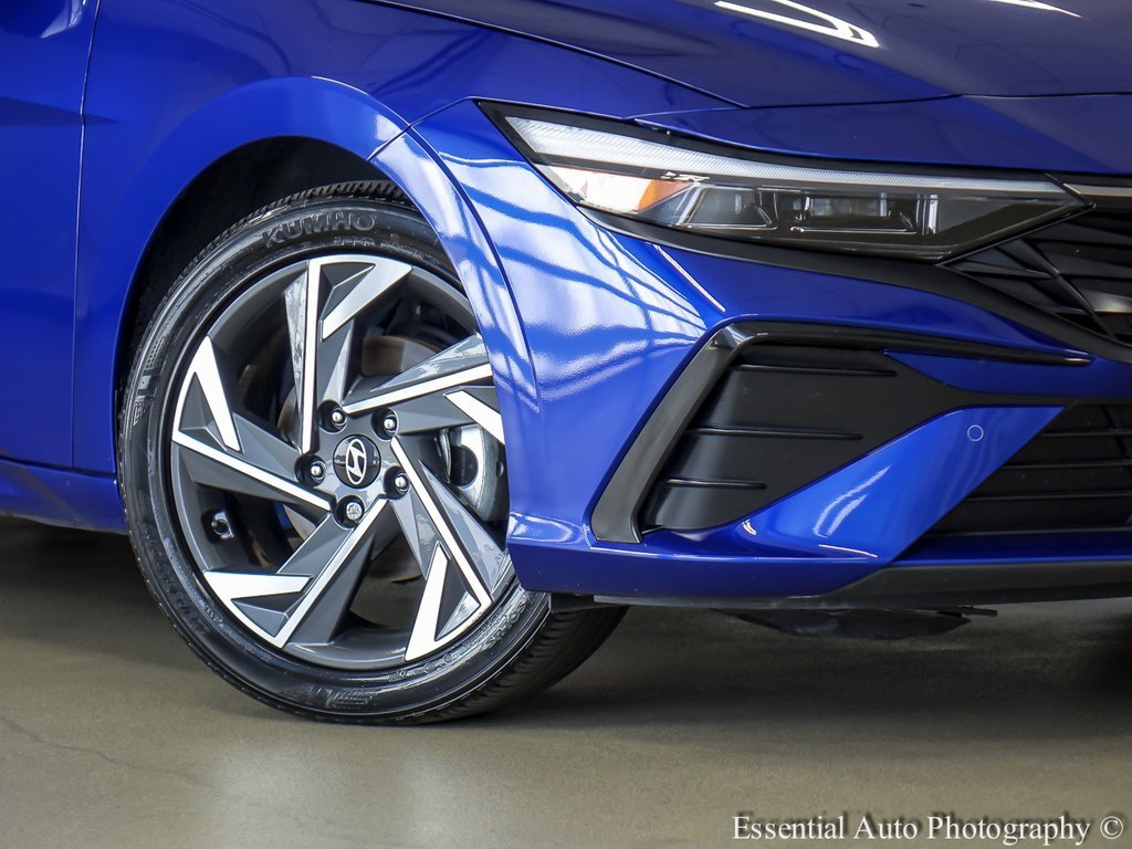 2024 Hyundai Elantra Limited photo 4