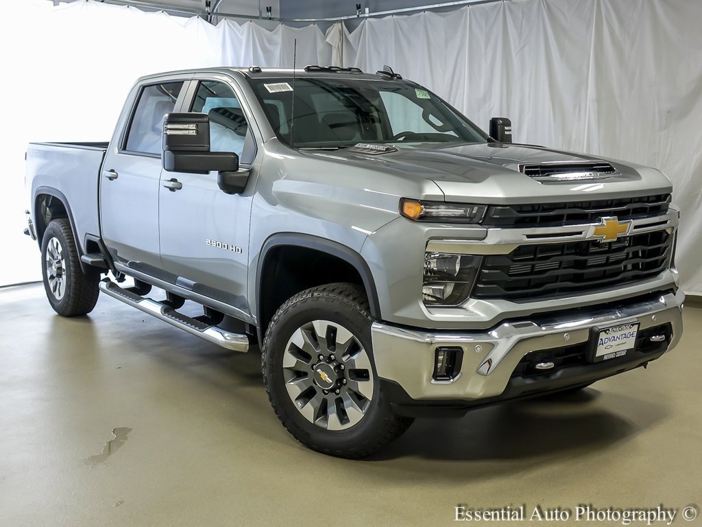 2025 Chevrolet Silverado 2500HD LT photo 2
