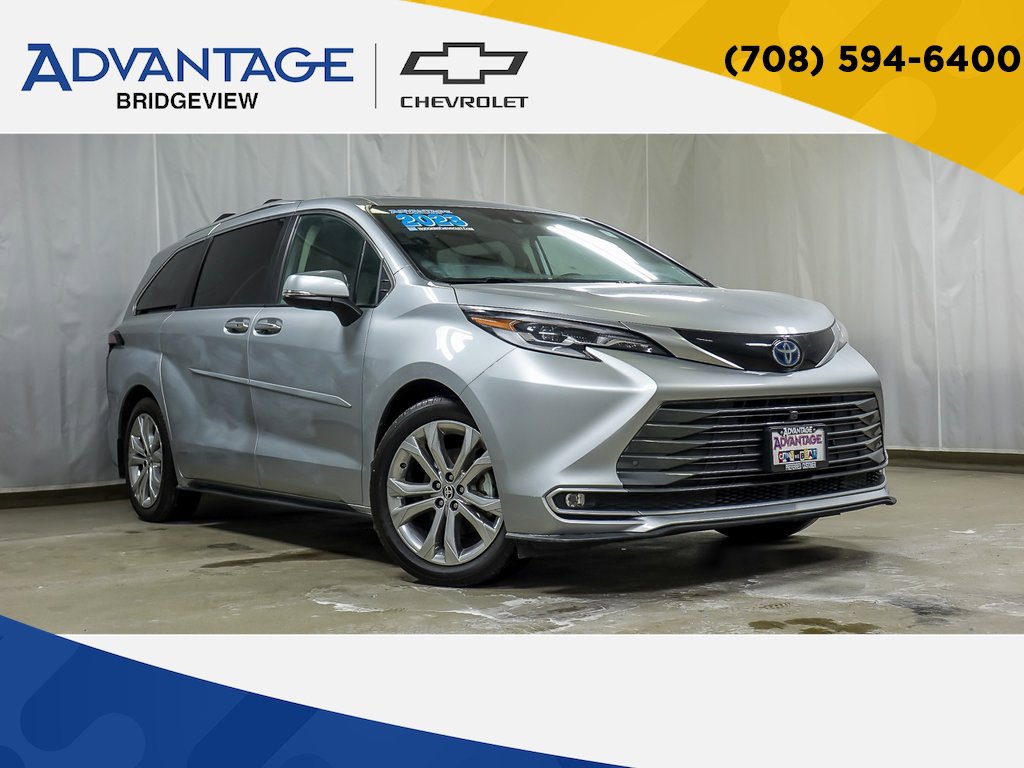 2023 Toyota Sienna Platinum's photo