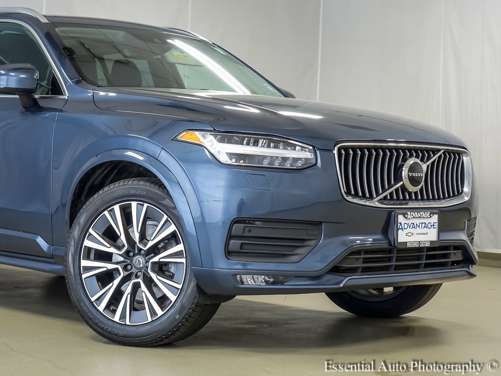 2022 Volvo XC90 T6 AWD Momentum photo 2