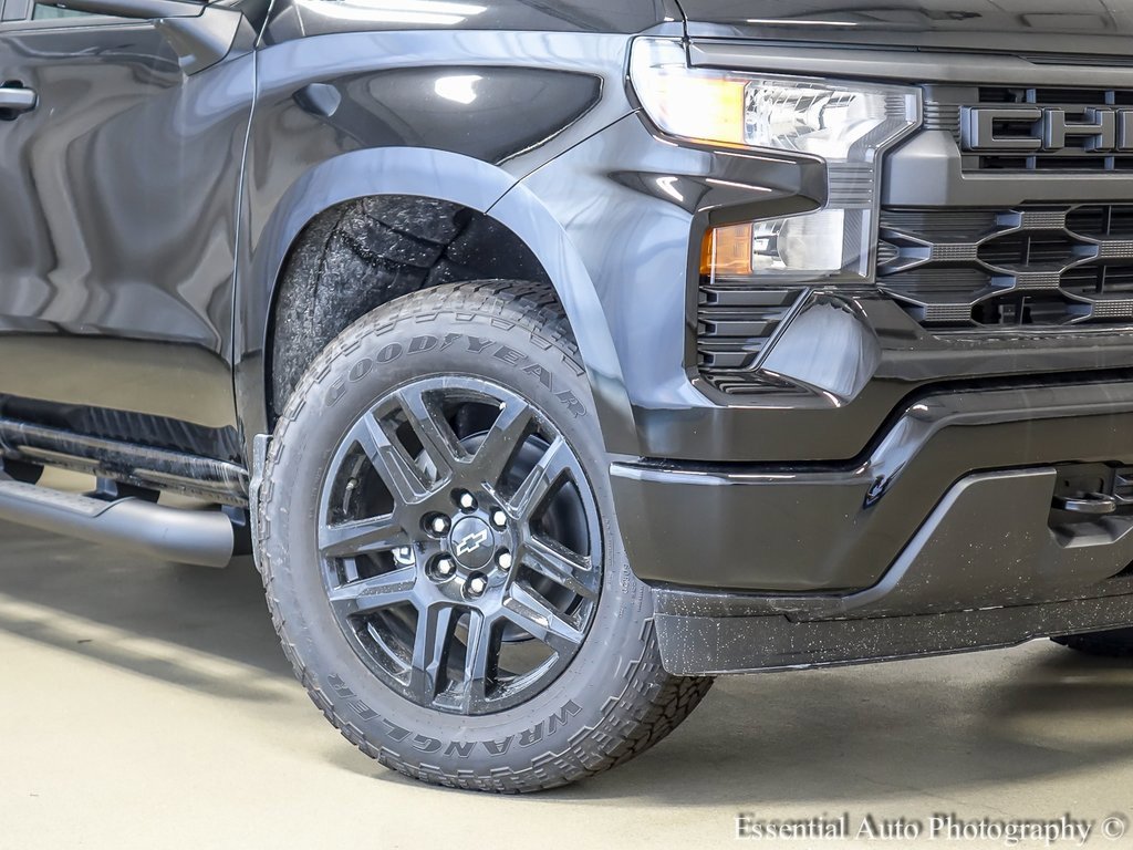 2026 Chevrolet Silverado 1500 Custom photo 3