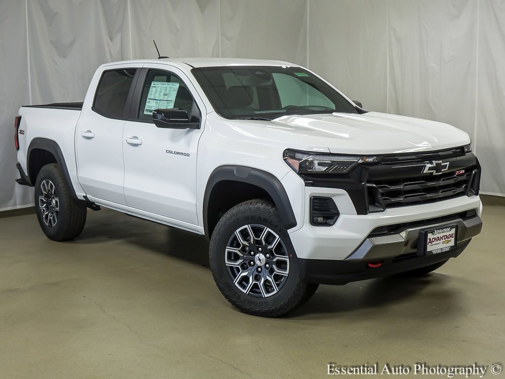 2024 Chevrolet Colorado Z71 photo 2