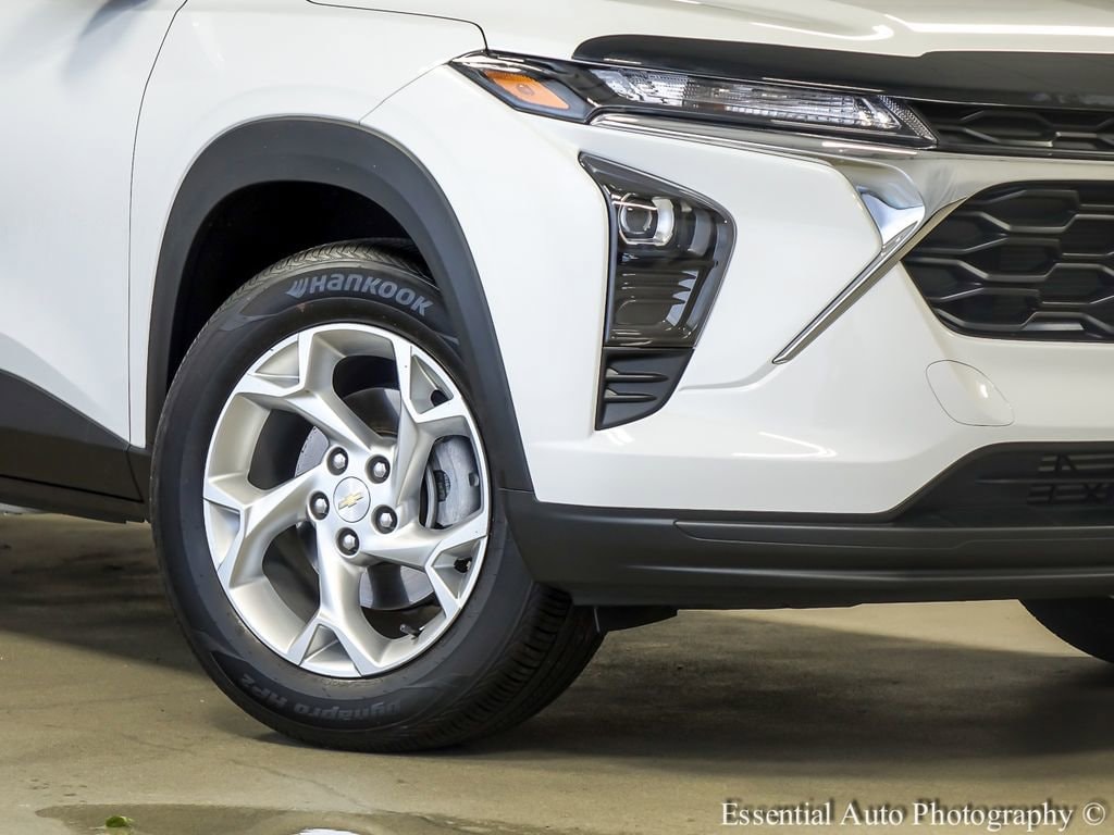 Used 2025 Chevrolet Trax LS SUV