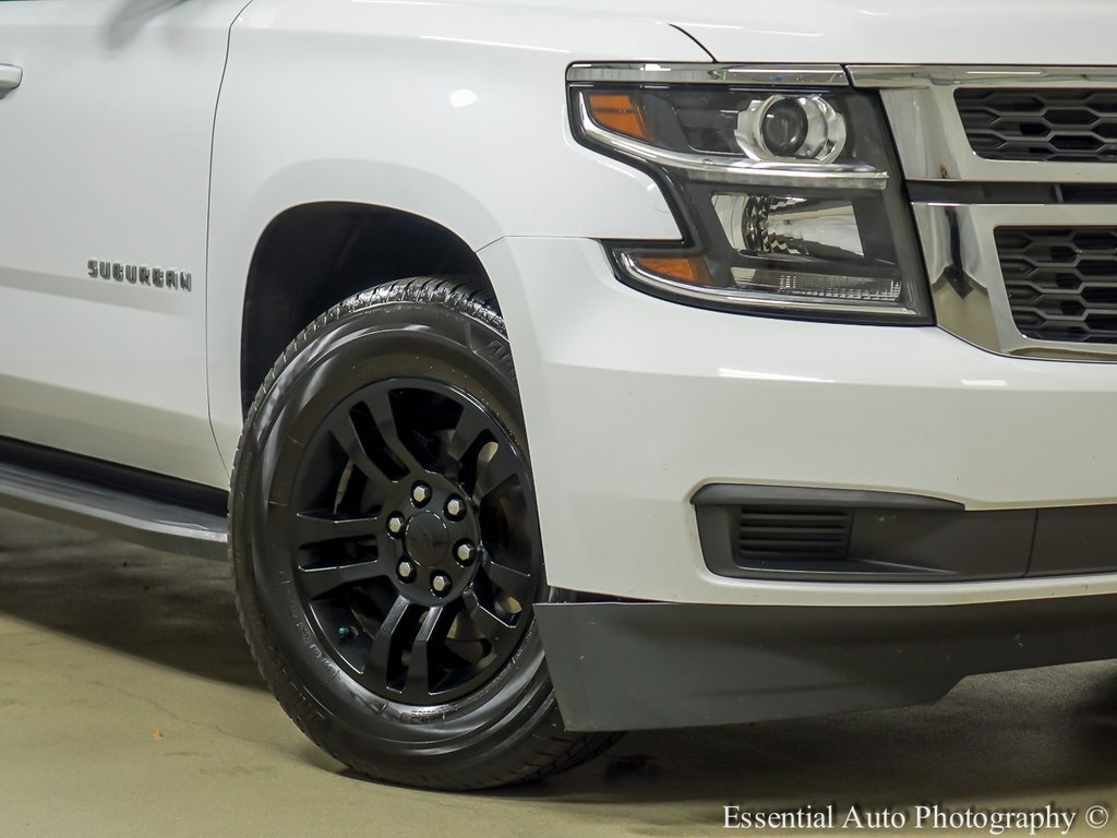 2019 Chevrolet Suburban LT photo 3