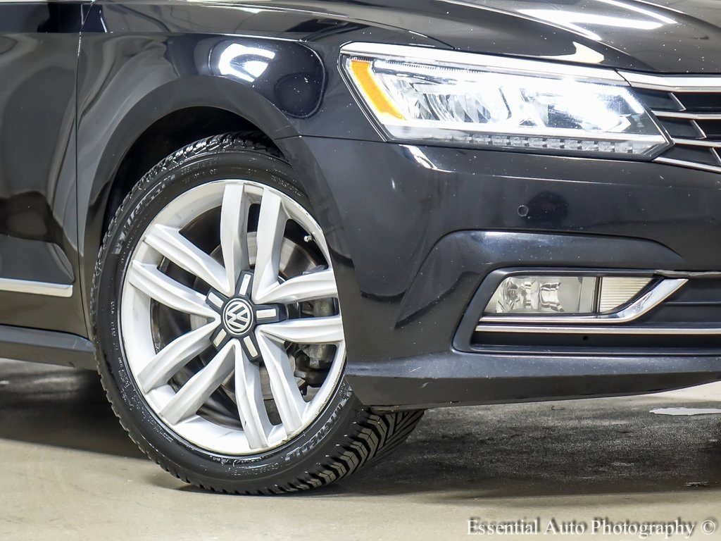 Used 2017 Volkswagen Passat 1.8T SE w/Technology