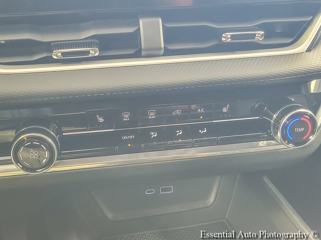 2027 Chevrolet Equinox LT - Photo 14