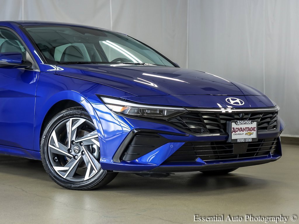 2024 Hyundai Elantra Limited photo 3