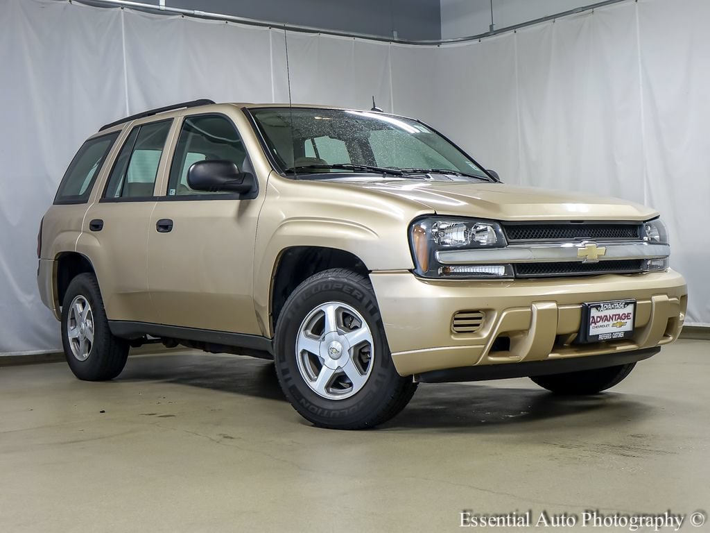 Used 2005 Chevrolet TrailBlazer LS with VIN 1GNDS13S452371938 for sale in Bridgeview, IL