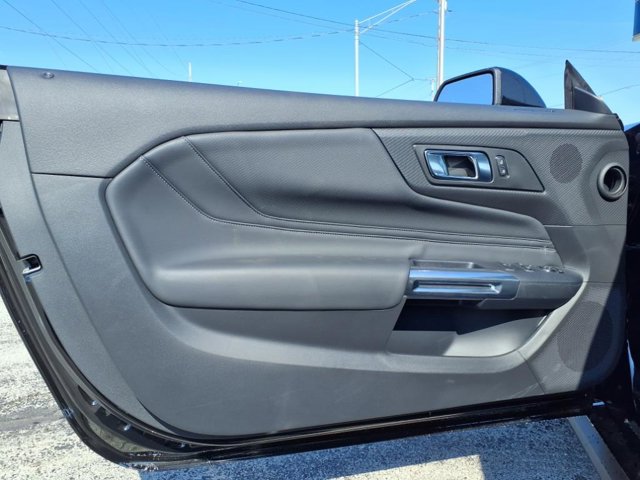 2025 Ford Mustang GT Premium Convertible - Photo 13