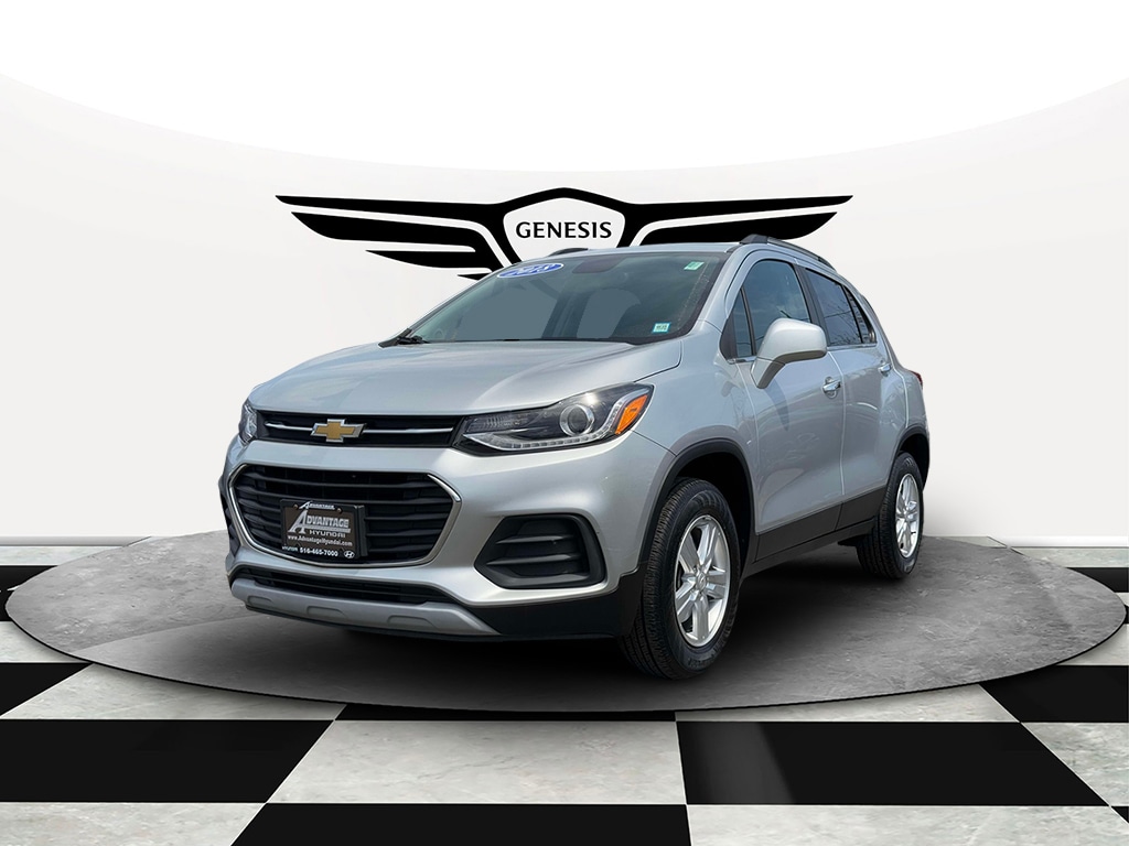 Used 2018 Chevrolet Trax LT with VIN KL7CJPSB0JB709953 for sale in Hicksville, NY