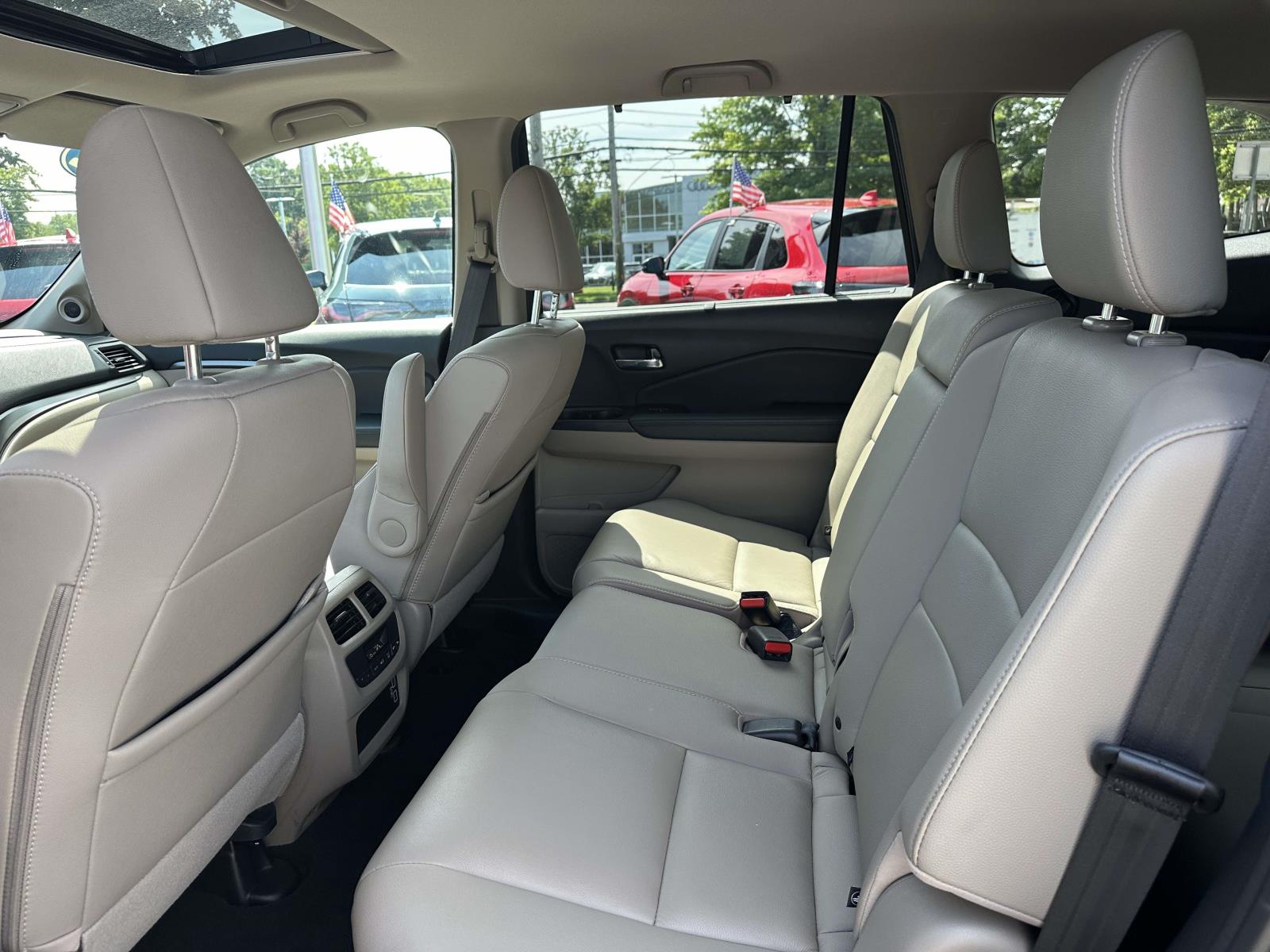 2022 Honda Pilot SE - Photo 9
