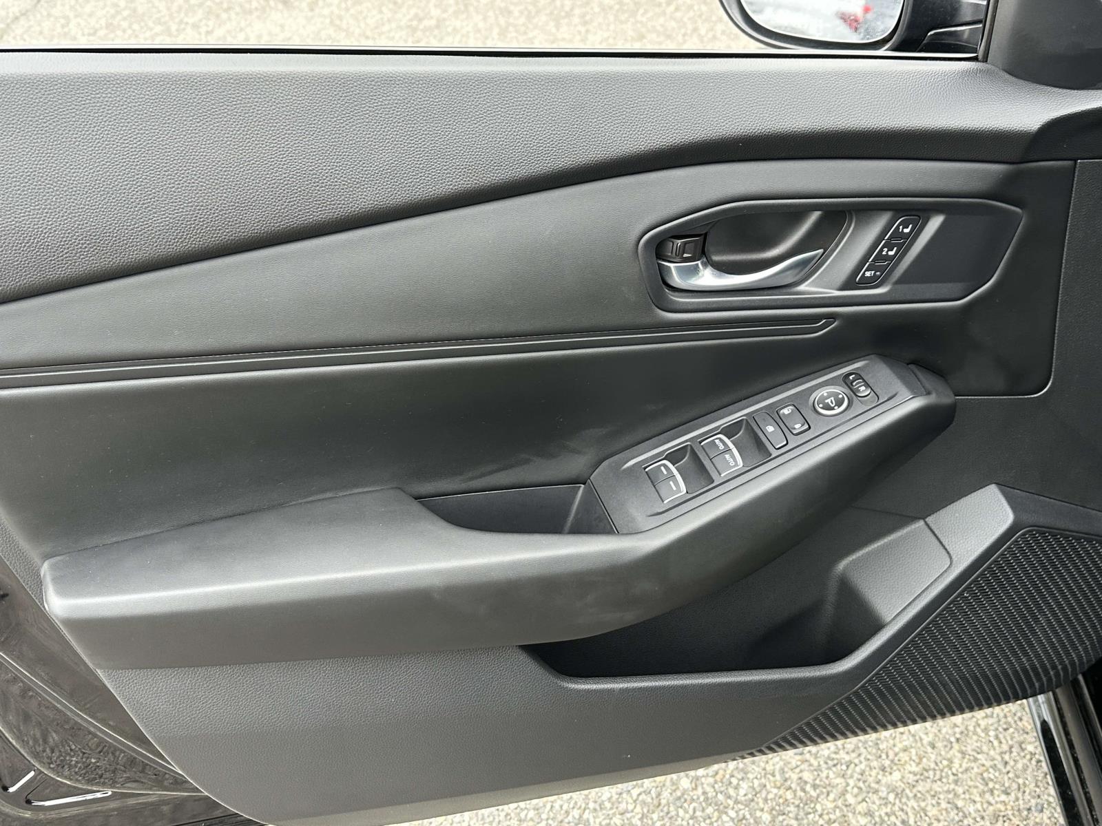 2023 Honda Accord Hybrid EX-L - Photo 13