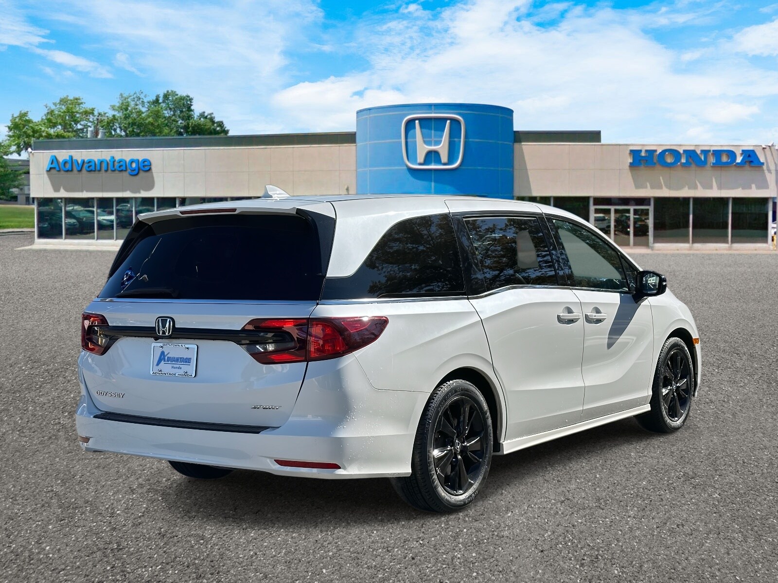 2023 Honda Odyssey Sport photo 2