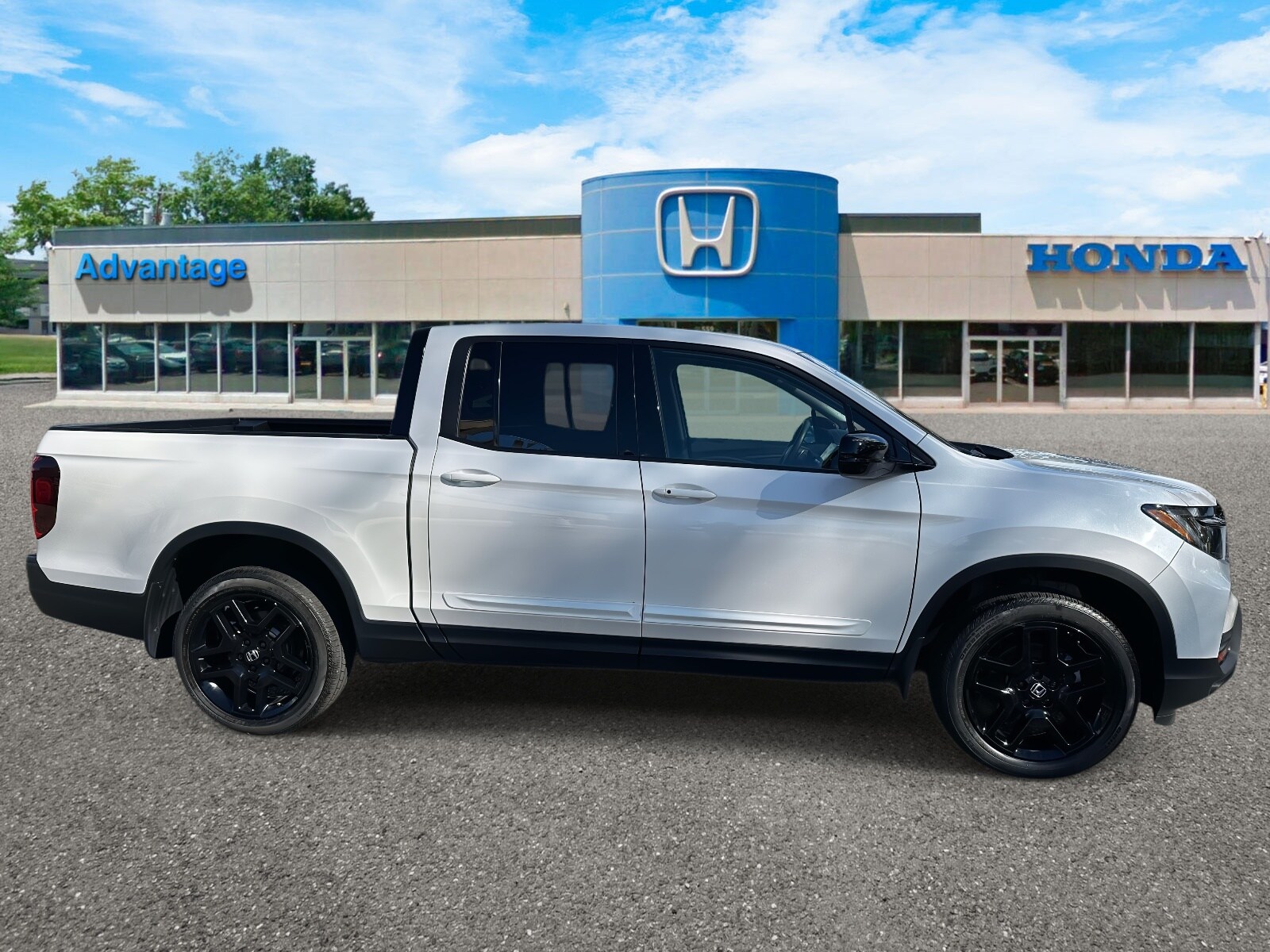 2023 Honda Ridgeline Sport photo 3