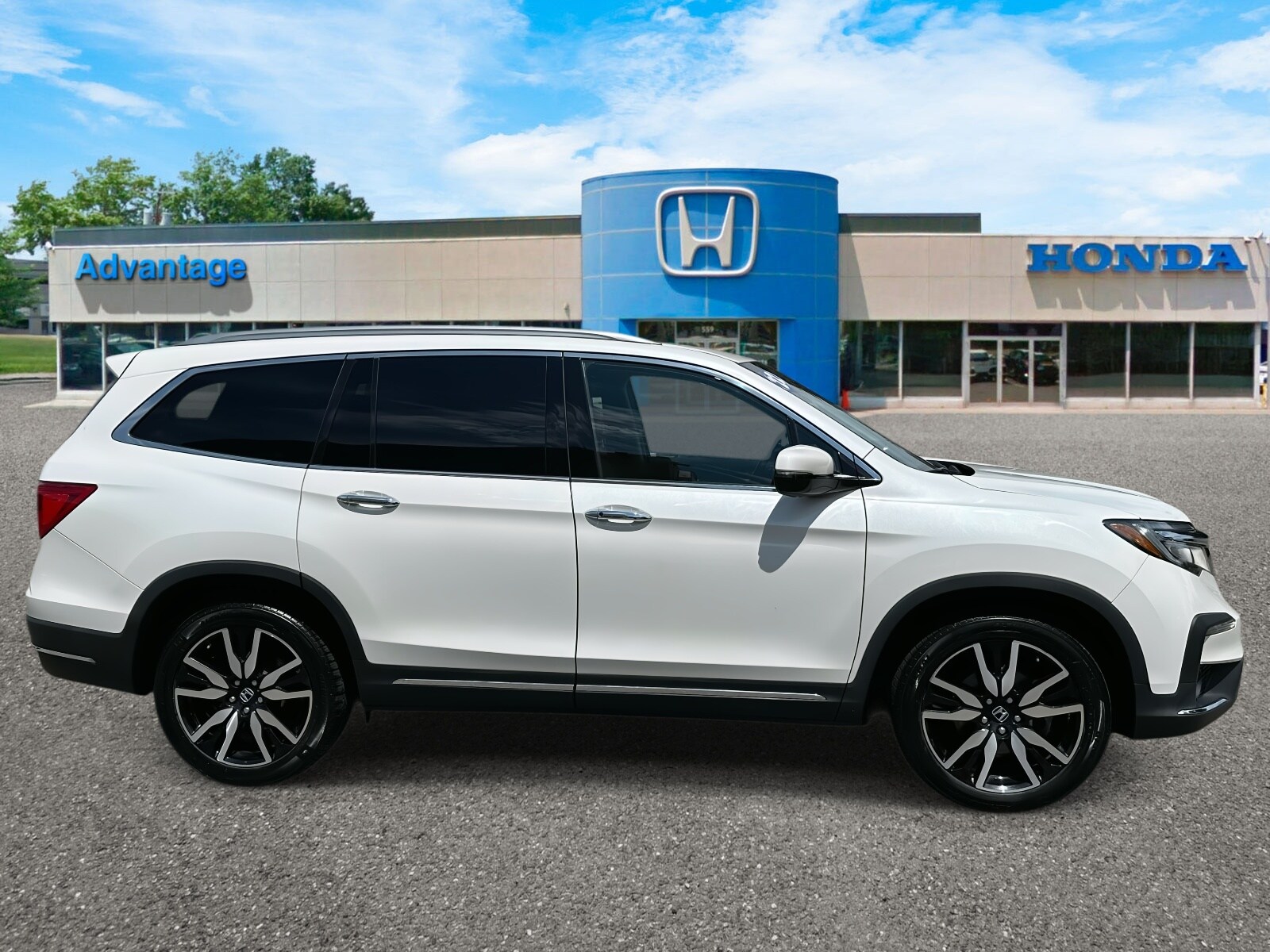 2022 Honda Pilot Touring photo 3