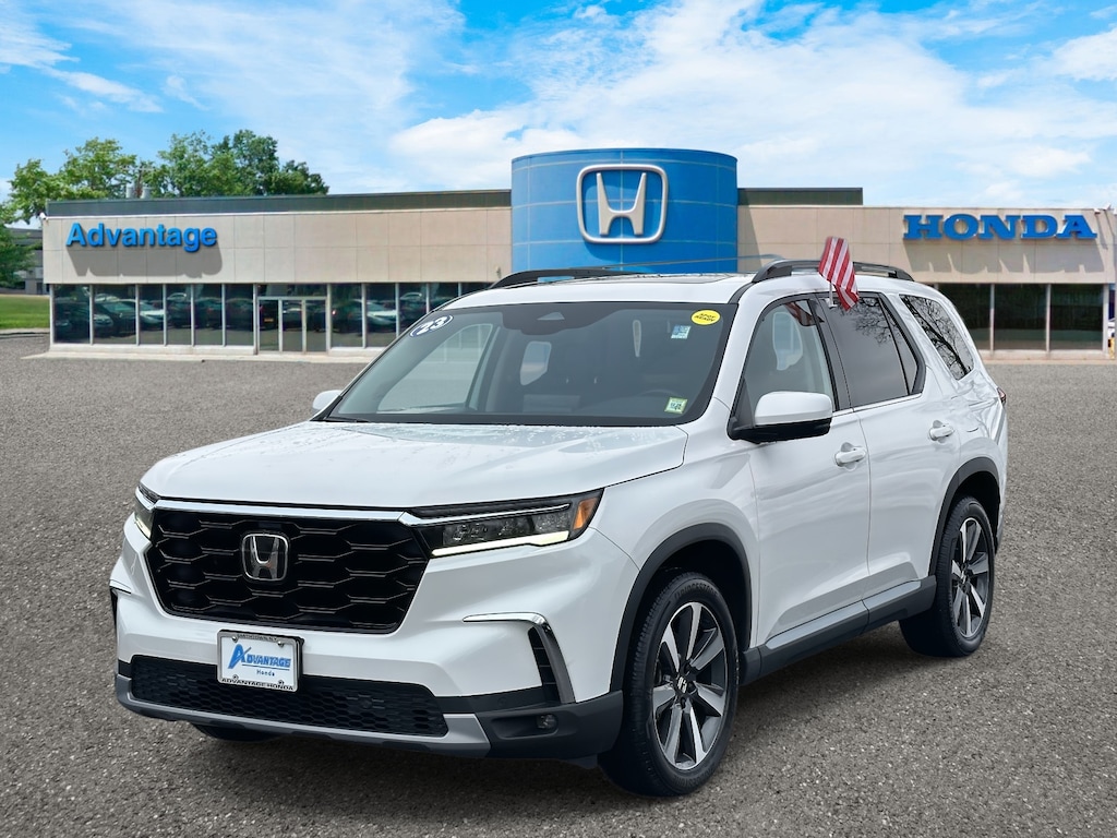2023 Honda Pilot Touring photo 2