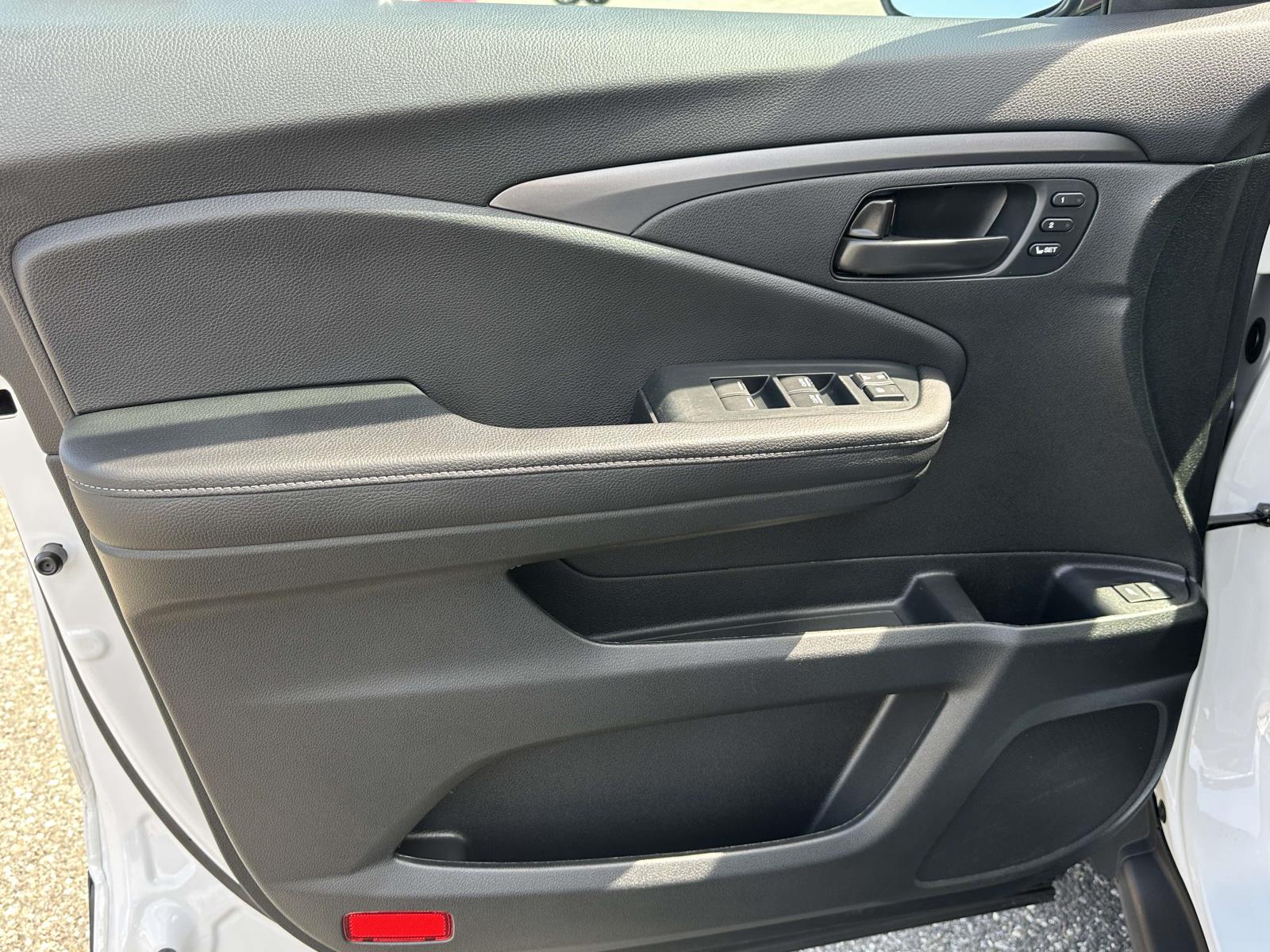 2023 Honda Passport EX-L - Photo 14